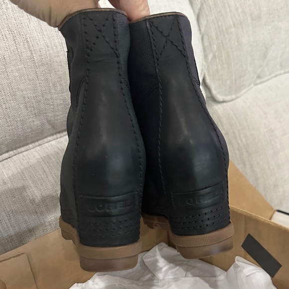 Sorel Black and Brown Lace-Up Boots - Picture 2 of 4